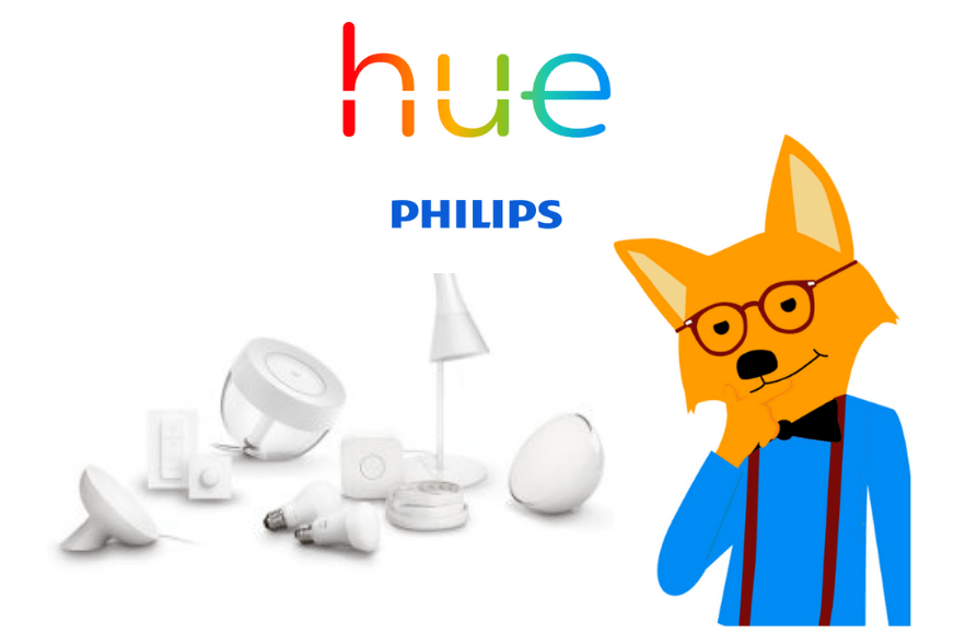 Der Smart Home Fox steht vor den Leuchtmitteln und Lampen von Philips Hue